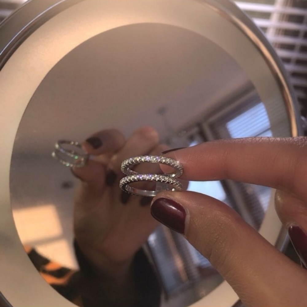 Exquisite Sterling Silver White Sapphire Ring - Picture 3 of 3